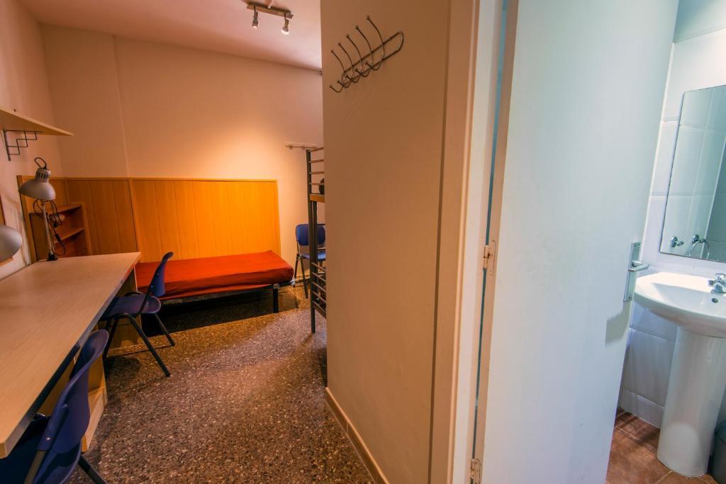 Хостел Residencia Sants Барселона Номер фото
